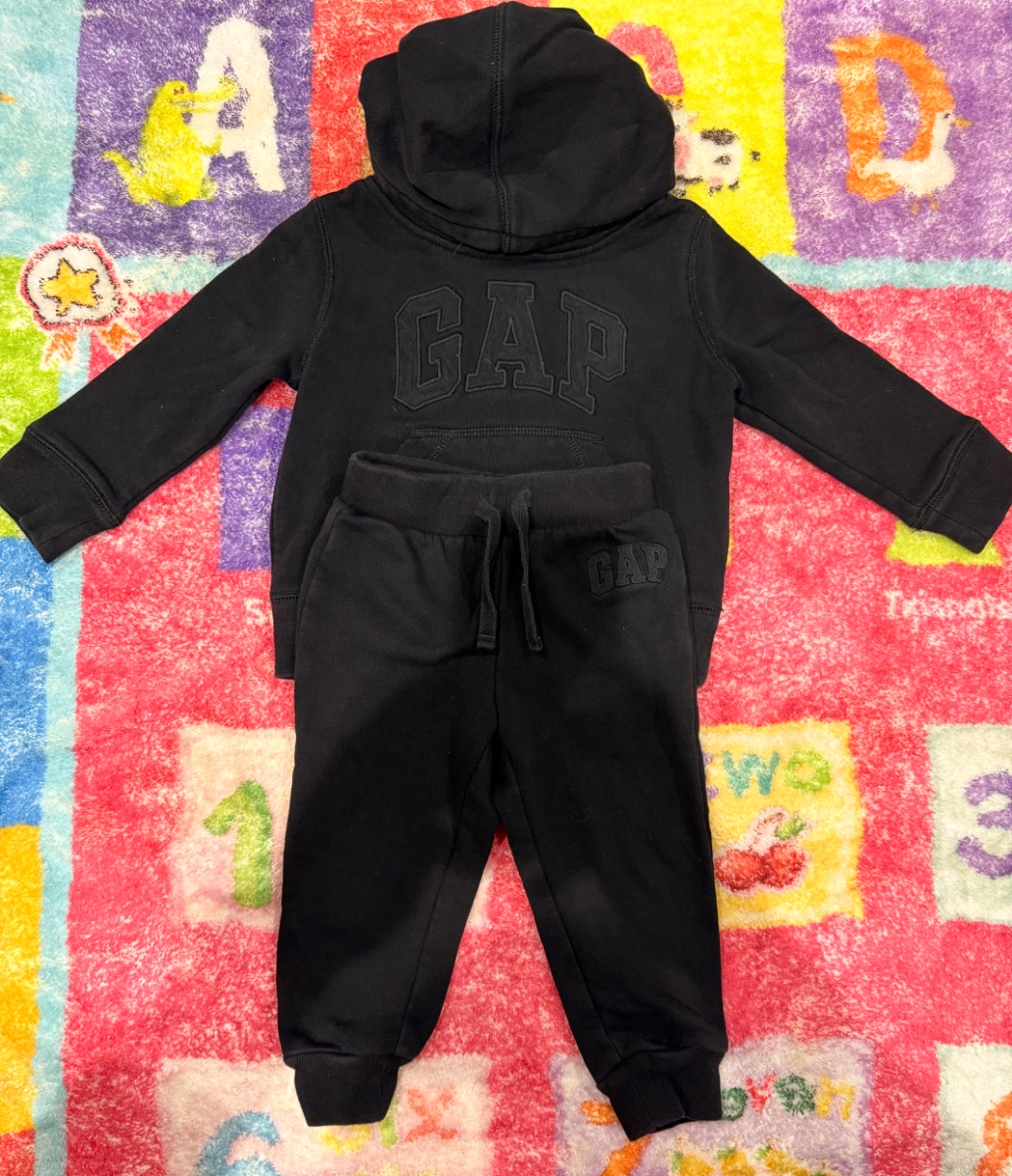 GAP Kids Black Outfit Set (Sweater + Pants) – Size 2 Years