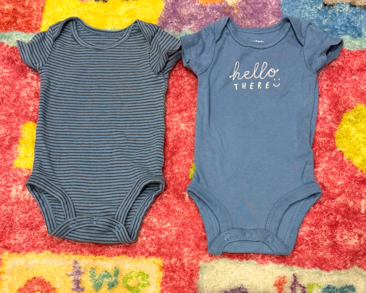 Set of 2 newborn baby bodysuits - Carters