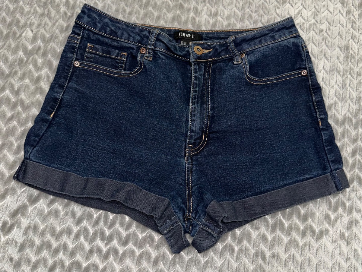 Forever 21 Dark Wash Denim Shorts – Size 27 (US 4) – High Waist Cuffed