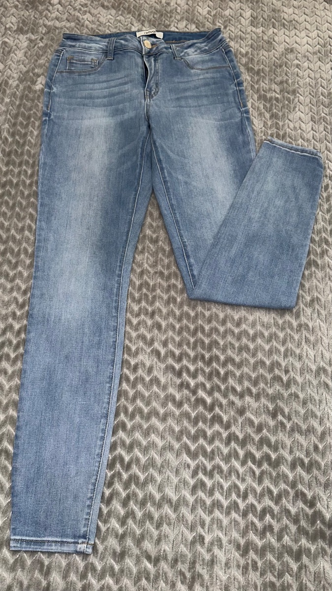 Refuge Light Wash Skinny Jeans – Stretch Denim – Size 4