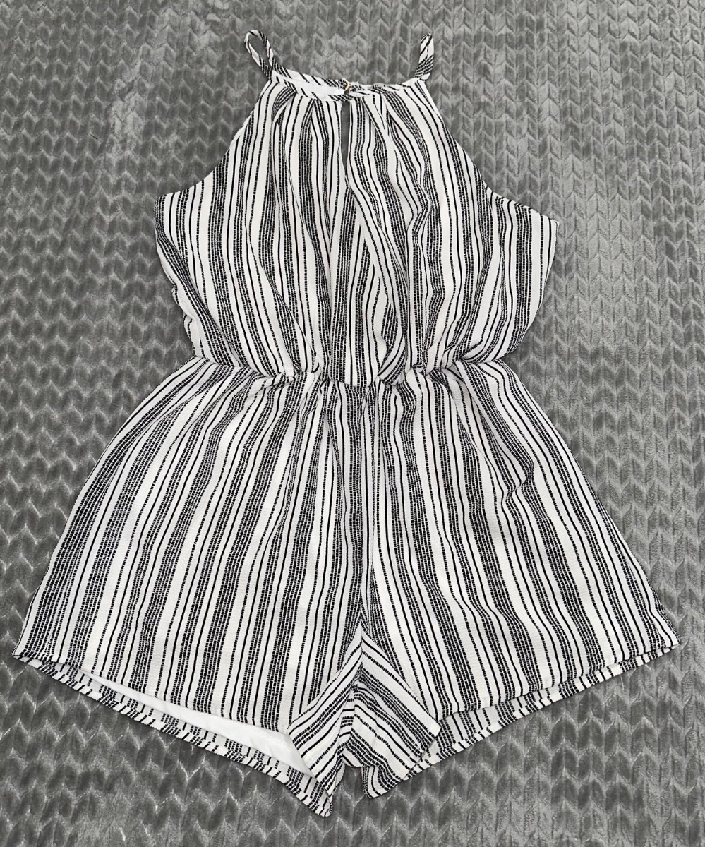 Women’s Black & White Striped Romper – Size Medium – Lightweight Summer Outfit